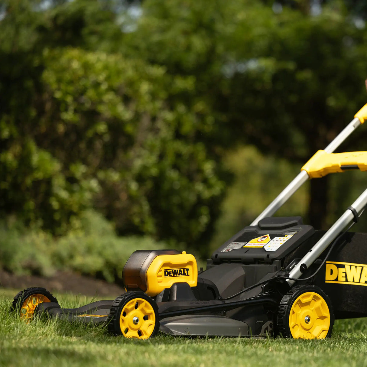 Tondeuse à gazon autotractée Dewalt DCMWSP550N-XJ 54V