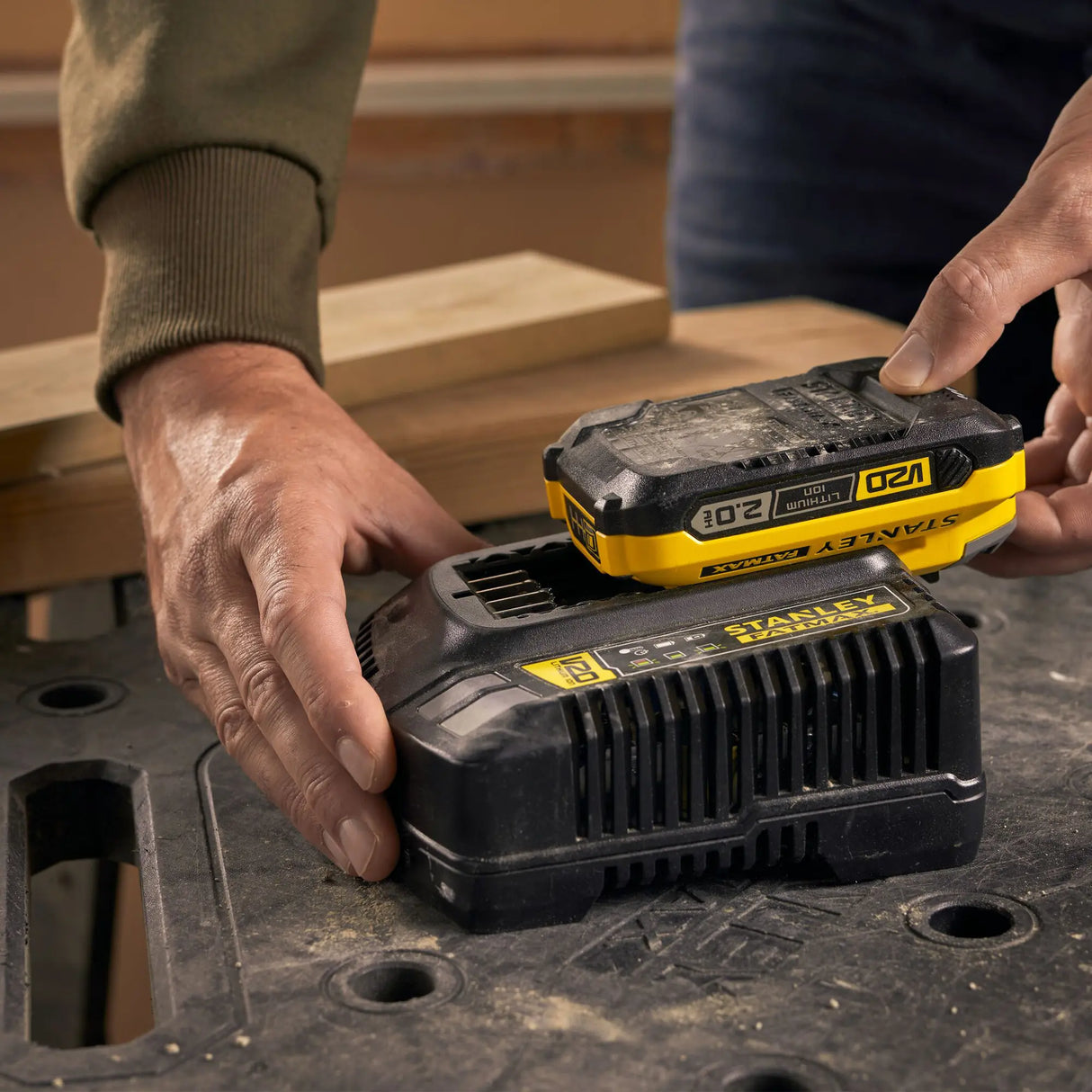 Kit Energy Stanley SFMCB12D2-QW 18V 2Ah