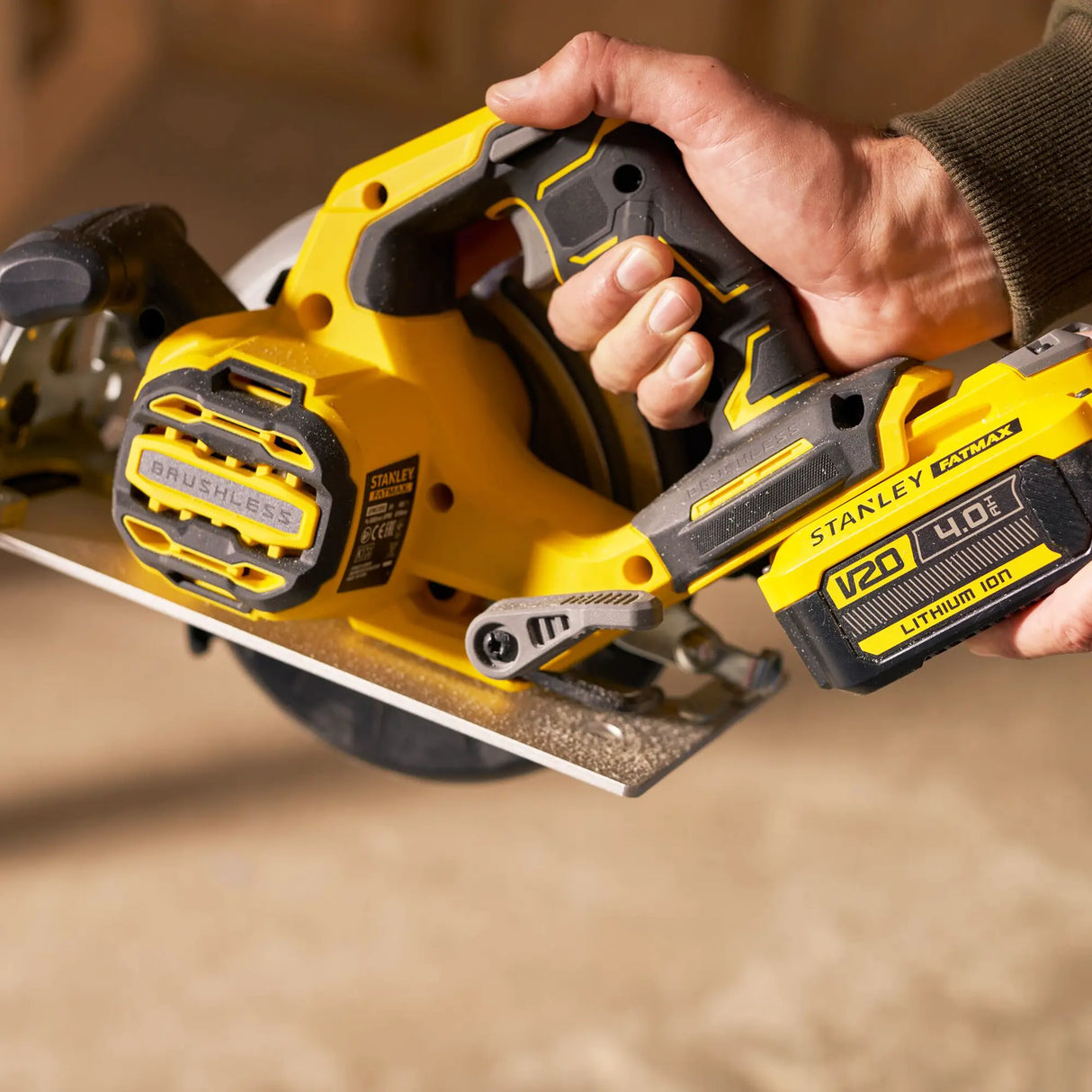 Scie circulaire Stanley SFMCS550M2K-QW 20V 4Ah