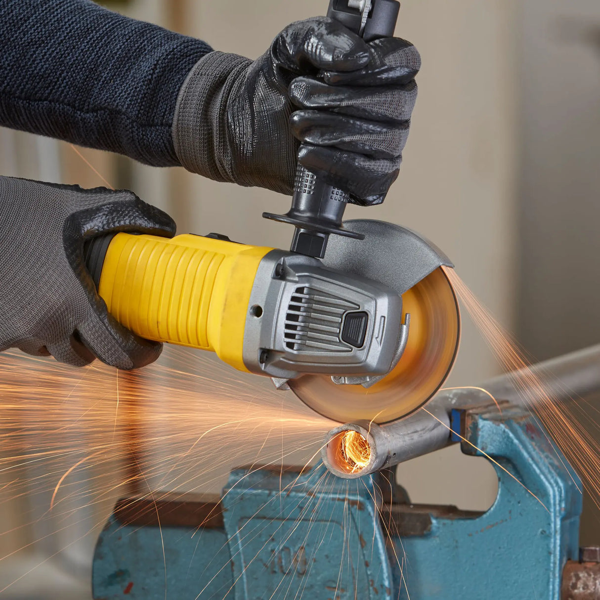 Meuleuse d'angle Stanley FMEG210-QS 850W