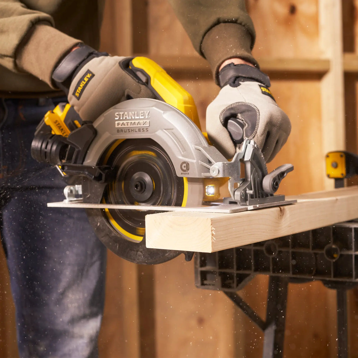 Scie circulaire Stanley SFMCS550M2K-QW 20V 4Ah