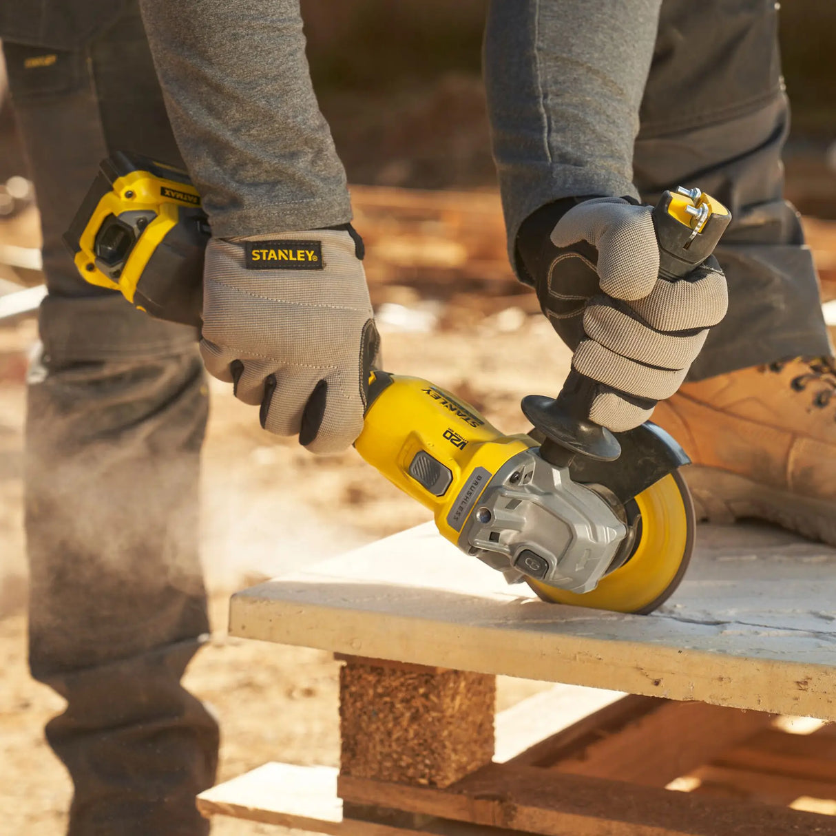 Smerigliatrice Angolare Stanley SFMCG710M1T-QW 18V 4Ah