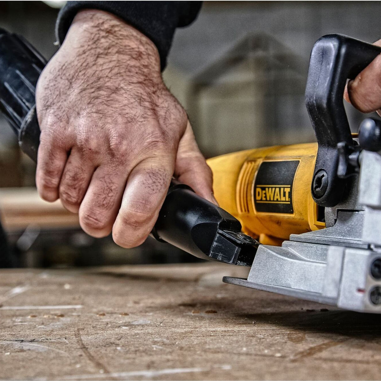 DW682K-QS - Fresatrice Dewalt DW682K-QS 600W - Immagine 5