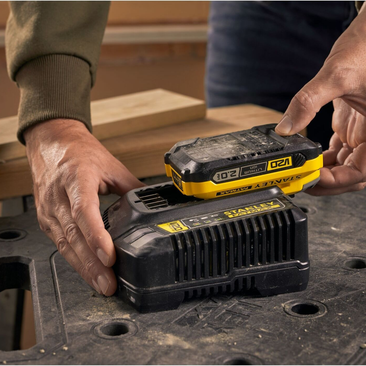 SFMCB202-XJ - Batteria Stanley FatMax V20 SFMCB202-XJ 18V 2Ah - Immagine 4