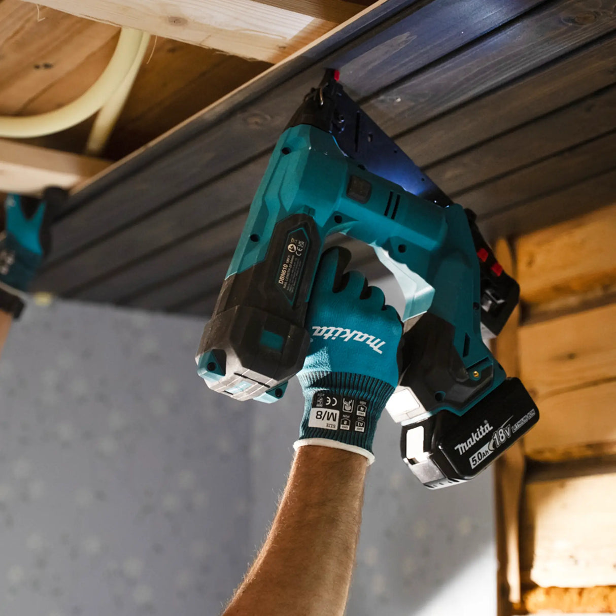 Cloueuse Makita DBN610ZJ 18V