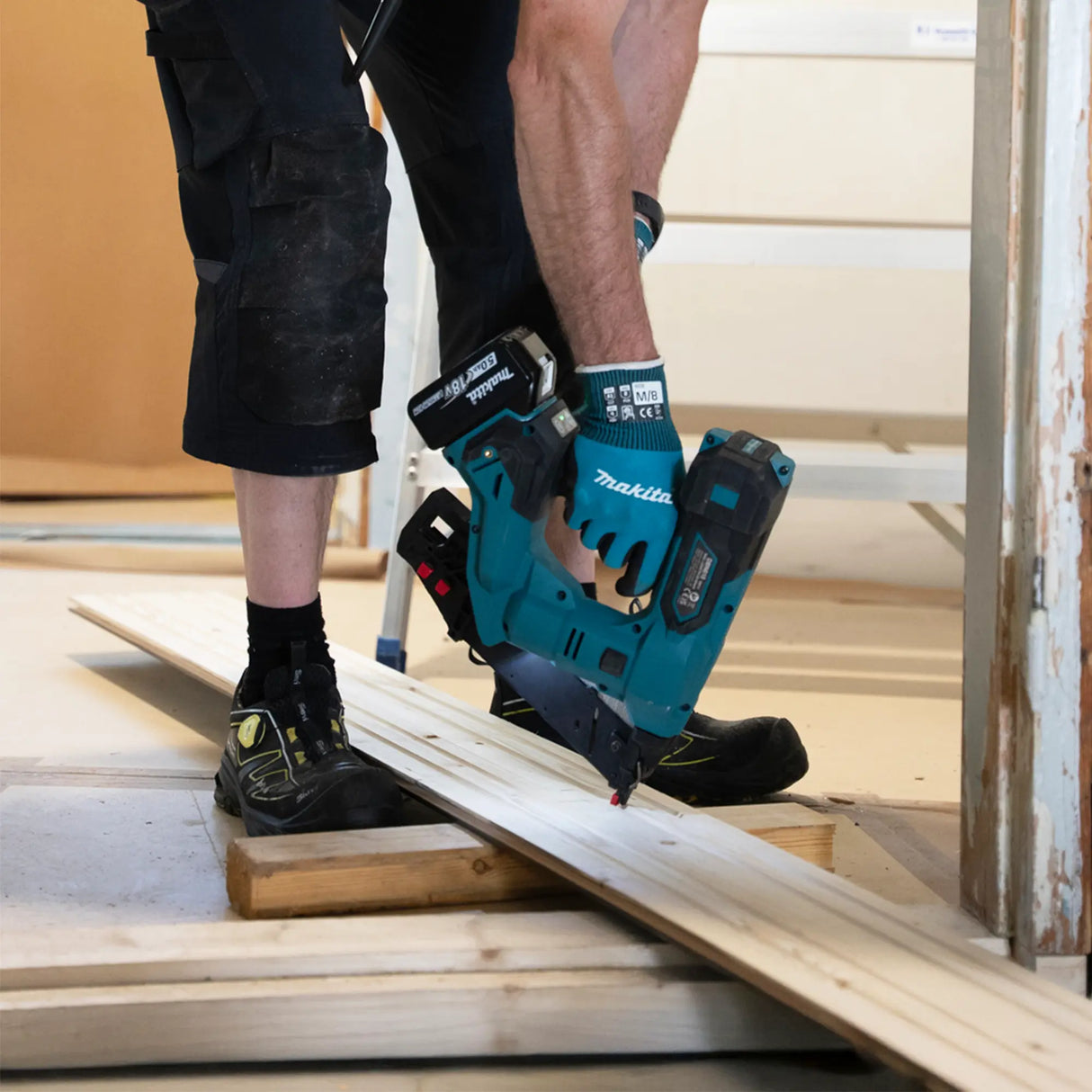 Cloueuse Makita DBN610ZJ 18V